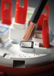 Aessores Plugs n Connetors 3 Pge 102 Tehnl etures Cle gln system wth ntegrte strn rele