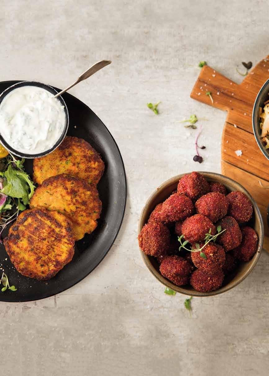 VEGAANI- UUTUUDET Apetit vegaanivalikoima kasvaa kahdella herkullisella kasvisruoalla: Kasvispihvillä ja Punajuuripyörykällä.