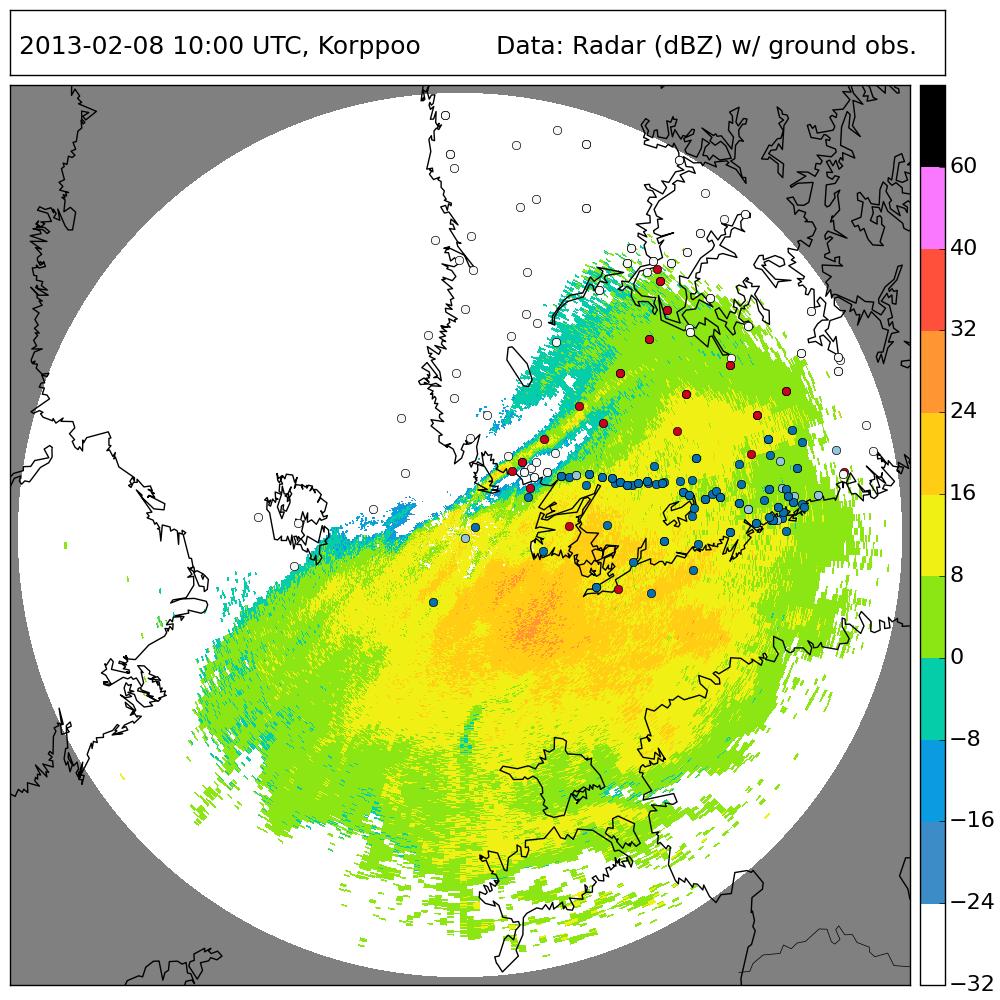 Kuva 6: Sademittarialgoritmilla analysoitujen sääasemien luokitukset ja Korppoon (vasen kuva) ja Vantaan (oikea kuva) tutkien tekemät havainnot 8.2.2013 klo 10:00 UTC.