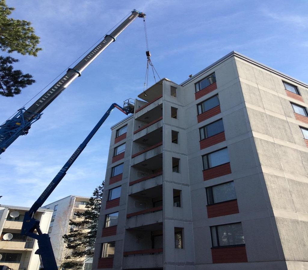 21 Tehtävien etenemistä seurasin päivittäin työmaakierroksilla ja yleisaikataulussa pysymistä kolmiviikkoisaikataululla, jota päivitin päivittäin (liite 4).