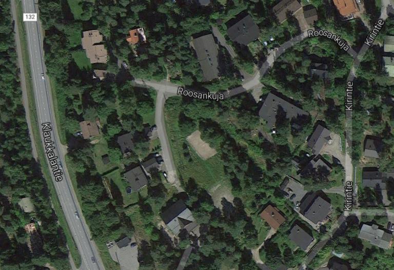 Alue sijaitsee Roosanujan varrella, Klaualan esustan pohjoispuolella. Alueen pinta-ala on noin 0,60 ha.
