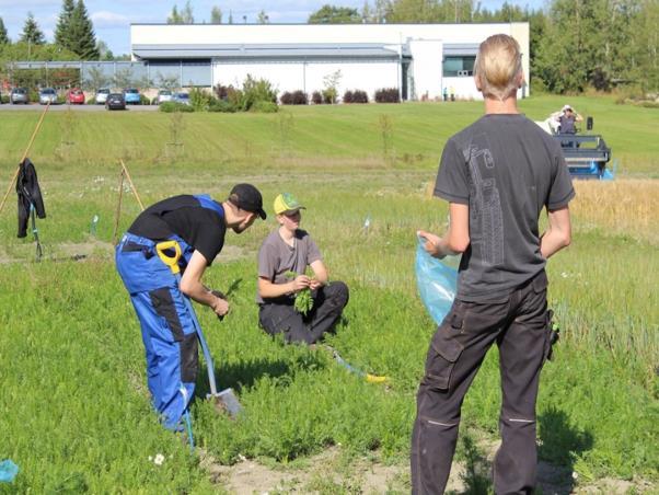 heinäntuottajia). Keskustelu kävi vilkkaasti, ja kokemuksia vaihdettiin puolin ja toisin. Yhteisen käsityksen muodostuminen markkinatilanteesta on kaikkien osapuolten etu.