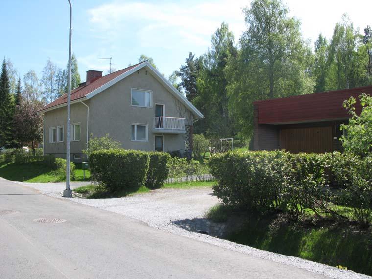 puistoalueeseen, jonka läpi kulkee kevyen liikenteen reitti. Tontin maaperä on Tampereen kaupungin paikkatietoaineiston mukaan moreenia (Mr). 3.1.
