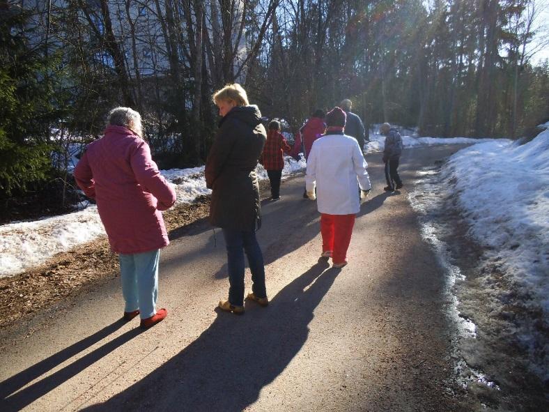 ULKOILU Ulkoilun seuranta tuulikaapissa olevalla kalenterilla