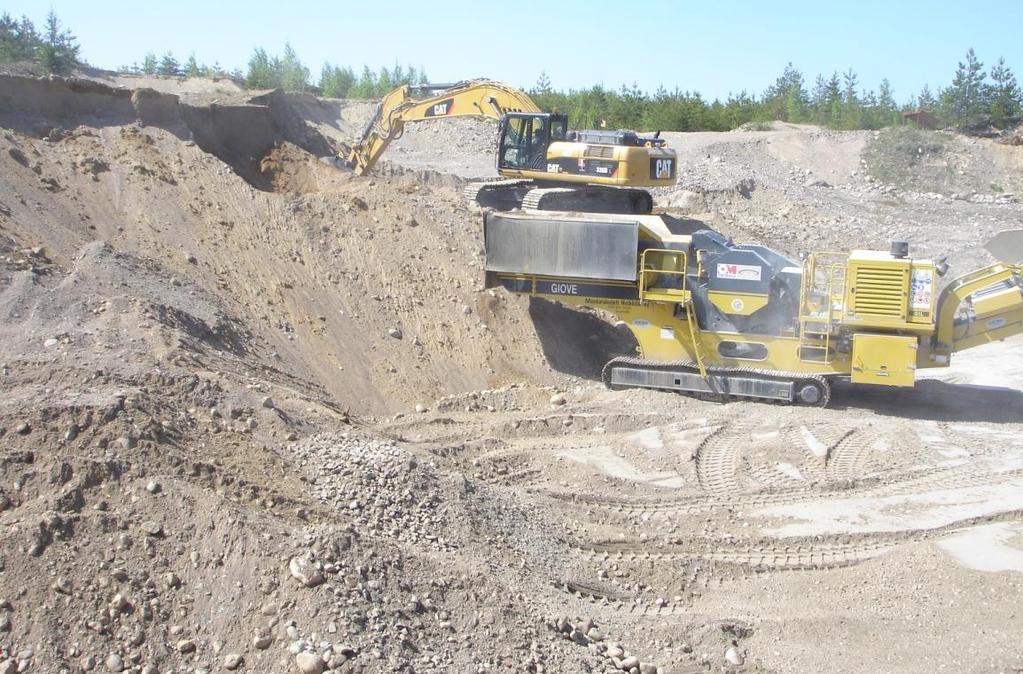 Etelä-Savon kiviaineshuollon turvaaminen 206 Kuva 3. Maa-ainestenottoa Särkilammenharjulla toukokuussa 2012. Kuva Tapio Väänänen / GTK. Kuva 4.