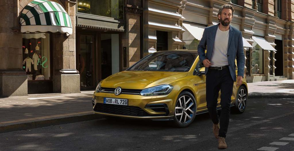 Sisältö 06 Ulkopuoli 42 Moottorit 08 R-Line 46 Volkswagen-lisävarusteet 14 Mukavuus 53 Volkswagen Lifestyle 18 Infotainment 54 Istuinverhoilut 24 Yhdistettävyys 56 Ulkovärit 28 Varustelutasot 58