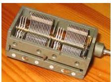 Säädettävää kondensaattoria käytetään esimerkiksi oskilloskoopin mittapään kompensointiin