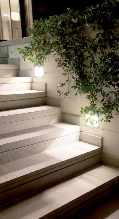 Ray LED Ray on seinään upotettava laadukkaasti viimeistelty LED-valaisin.