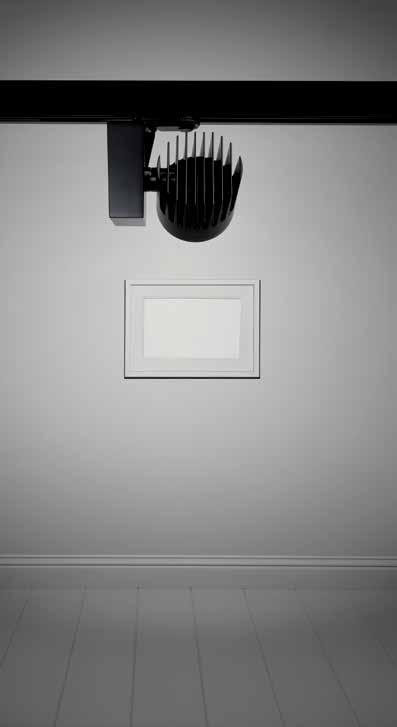 Beacon LED Wallwash Beacon Wallwash LEDissä on erityinen epäsymmetrinen linssi, joka mahdollistaa tehokkaan pystypintojen valaistuksen. Valaistava ala on 4 m korkea ja 4,5m leveä.