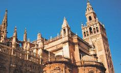 Henkeäsalpaavan upean katedraalin lisäksi kierrämme Córdoban vanhat juutalaiskorttelit. Aikaa jää myös omakohtaiseen kaupunkiin tutustumiseen Córdoban hieman modernimmassa keskustassa.