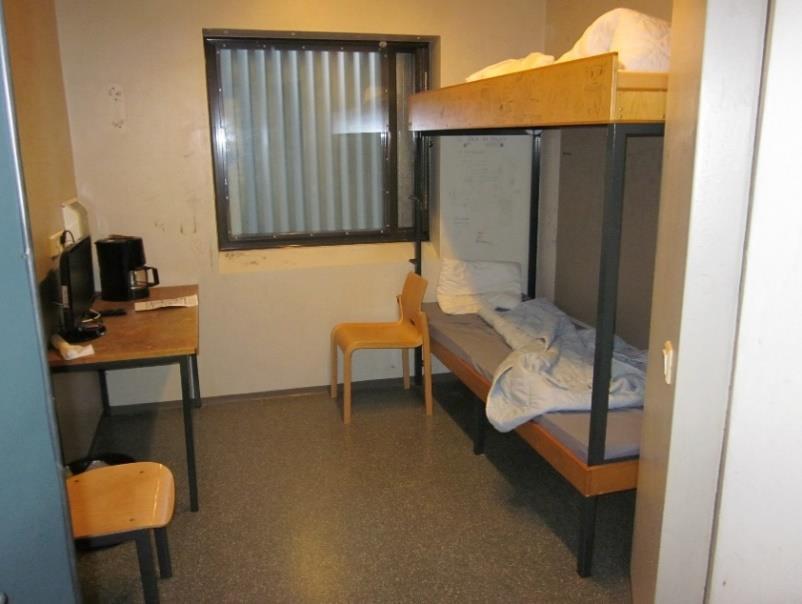 42 / 51 Matkaselliosaston tilat olivat varsin huonossa kunnossa. Epäsiistin vaikutelman antoivat seinillä olevat piirrokset ja kirjoitukset.