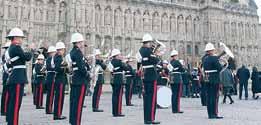 edustusorkesterinsa kuninkaallisen merijalkaväen koulutuskeskuksesta. The musical ambassador of Queen Elisabeth II arrives in Finland and Hamina from the training centre of the Royal Marines.