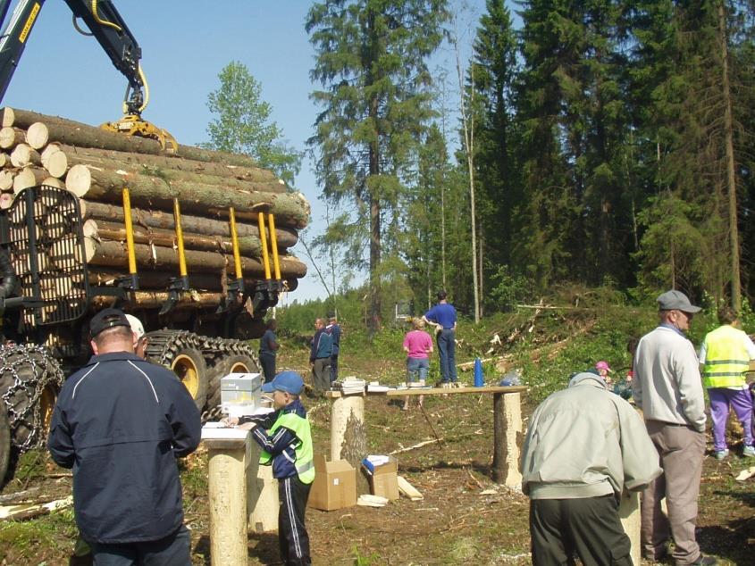 Kaupan tekeminen Kauppakirja = metsänhakkuusopimus pystykaupoissa. Kauppakirja = hankintasopimus hankintakaupoissa.