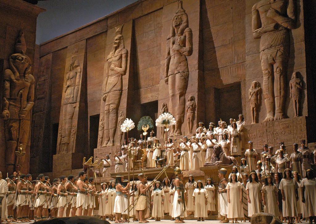 Oopperat kaudella 2018-19: Aida Samson ja Dalila Lännen tyttö Marnie La Traviata Adriana Lecouvreur Carmen Rykmentin tytär