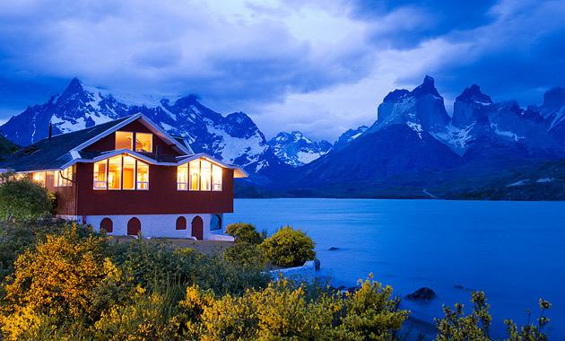 Majoittuminen: Design Suites tai vastaava. Ma 28.1.2019 El Calafate, Argentiina - Torres del Paine, Chile (A) Pitkän retkipäivän jälkeen nukumme rauhassa normaaliin aamiaisaikaan saakka.