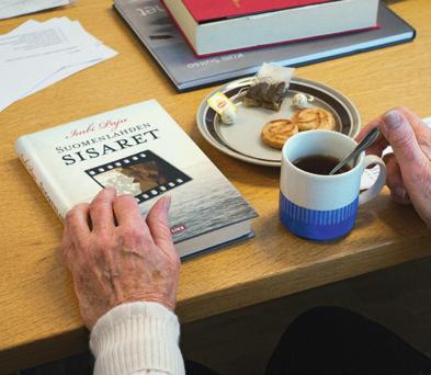 Olemme piirissä rikastaneet toistemme kulttuuritietämystä. Kirjallisuuden äärellä olemme tavanneet toisemme ja sisäisen kulttuurimaastomme, Ali kertoo. Oli kyllä rankka kirja.