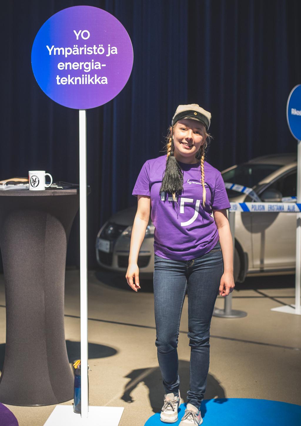 Oon oululainen Siiri (tosin tottelen myös nimeä sirkkeli) ja yksi tutoreistanne. Aloittelen syksyllä toisen vuoden opintojani TTY:llä, vaikka yliopistoelämää on takana jo kaksi vuotta.