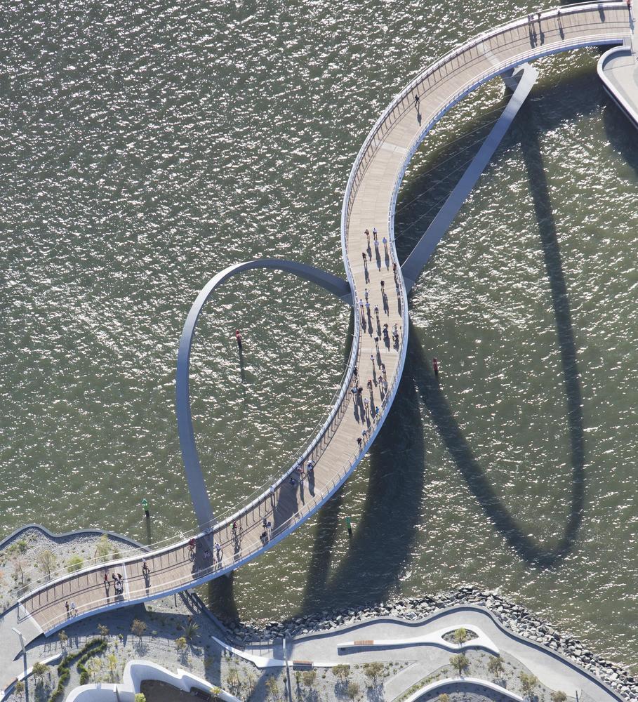 76 Kuva 5.21. Elizabeth Quay Bridge (Archdaily) Kuvasta 5.