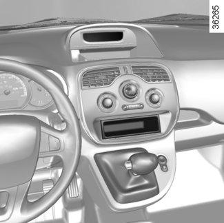 RADION ASENNUS 2 1 Jos autossasi ei ole varusteena audiojärjestelmää, käytettävissäsi on asennusvalmius, jossa on paikat seuraaville laitteille: radio 1; bassokaiuttimet 2.