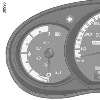 NÄYTTÖLAITTEET JA OSOITTIMET (1/3) Näytöt ja merkkivalot ja niiden toiminta RIIPPUVAT VARUSTETASOSTA JA MAASTA. 1 2 Nopeusmittari 1 Auton nopeus on rajoitettu noin 130 km:n tuntinopeuteen.