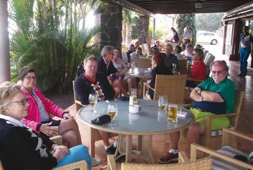Tecina Golf SGS:n matkalaiset ovat kokoontuneet Tecinan vaatimattomahkolle mutta viihtyisälle golfklubille kierroksen päätyttyä.