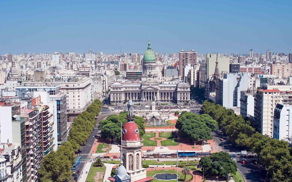 Jos kaupungit herättävät tunteita, niin Argentiinan pääkaupunki Buenos Aires herättää vähintäänkin suuria tunteita.