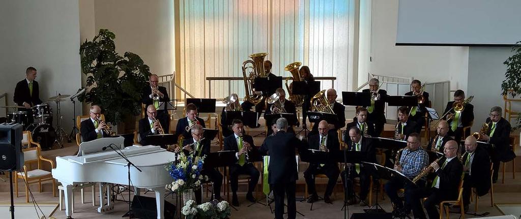 Monet soittajista ovat kuuluneet orkesteriin vuosikymmeniä. Saalem Brass on soittanut 25:ssä maassa eri mantereilla, ml. Brasiliassa, Indonesiassa ja Afrikassa.