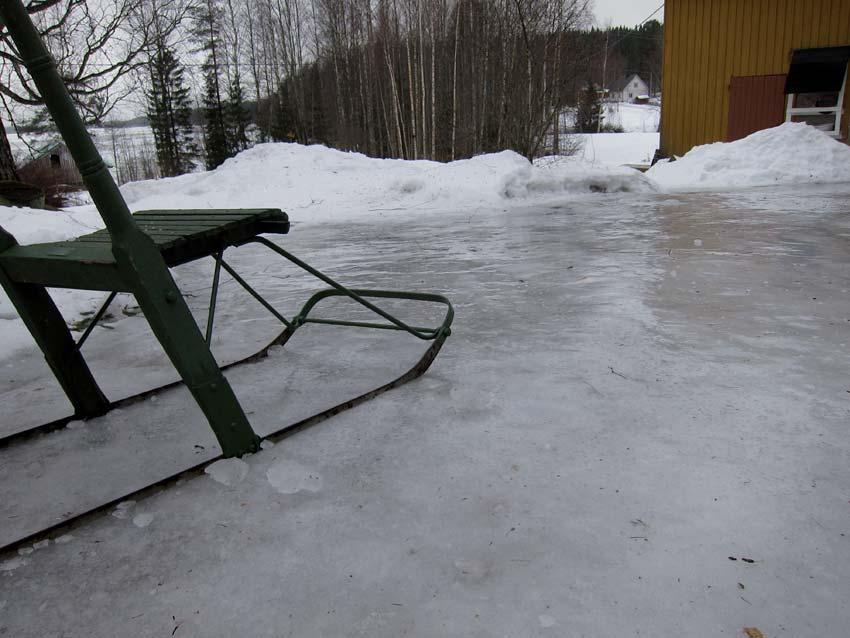 Lauha sää jatkui helmikuussakin Helmikuu oli lämpöoloiltaan lähes vuoden takaisen helmikuun toisinto eli harvinaisen lauha. Myös koko talvi jää tilastoihin harvinaisen lauhana.