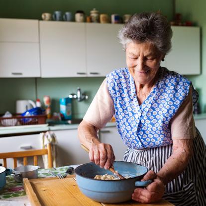 Siellä on paljon paikallisten yhdistysten ja järjestöjen ruokailtoja sekä kaupan järjestämiä kursseja. On hienoa, että kaupan ympärille on muodostunut tällainen oma paikallinen yhteisönsä.