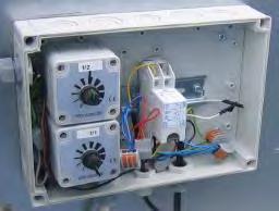 Kaksinopeuskäyttö: Vakiopaine ohjaus paine-ero anturilla, tehostus RM-ECi potentiometrillä Tehostuksen ohjaus ryhmäkeskuksessa olevalla viikkokellolla, lämpötilarajaus termostaatilla L N 1 1.