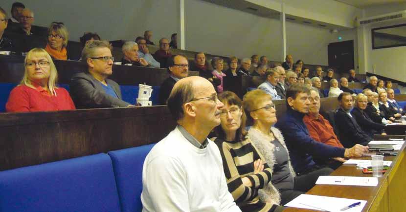 Tämänkertaisille talvipäiville osallistui 77 seniorigolfaria. Auditoriossa osanottajat seurasivat luentoja silmät tarkkoina ja korvat herkkinä.