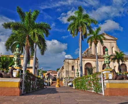 Näemme muun muassa Cienfuegos promenadin, kuubalaisen kirjailijan ja kansallissankarin mukaan nimetyn José Martí puiston ja uusgoottilaiseen tyyliin rakennetun Palacio de Valle palatsin.