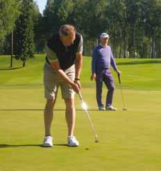Ensimmäisen pelipäivän jälkeen kilpailua johti 72 lyönnin tuloksella (-1) Jyväs-Golfin Matti Moilanen kannoillaan 73 lyönnillä seniorimaajoukkueen vakiomiehistöön lukeutuva Kullo Golfin Peter Kaske