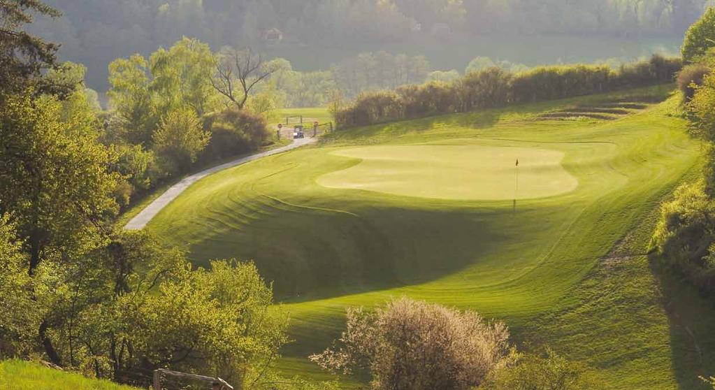 Prahan itäpuolella sijaitsevan Panorama Golfin par kolmonen on upea väylä.