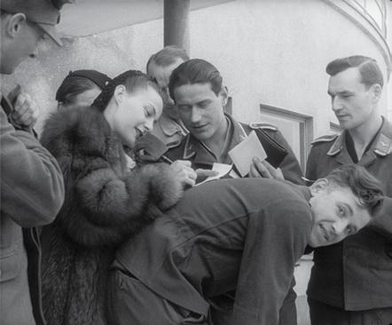 On vuosi 1933 eikä lapsilla ole aavistustakaan, että suurin osa heistä on vajaan vuosikymmenen kuluttua elämänsä suurimmassa käännekohdassa.