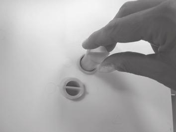 l Before unscrewing the filter, we recommend you place an absorbent cloth under it to keep the floor dry. l Turn the filter counter-clockwise to the limit stop in the vertical position.
