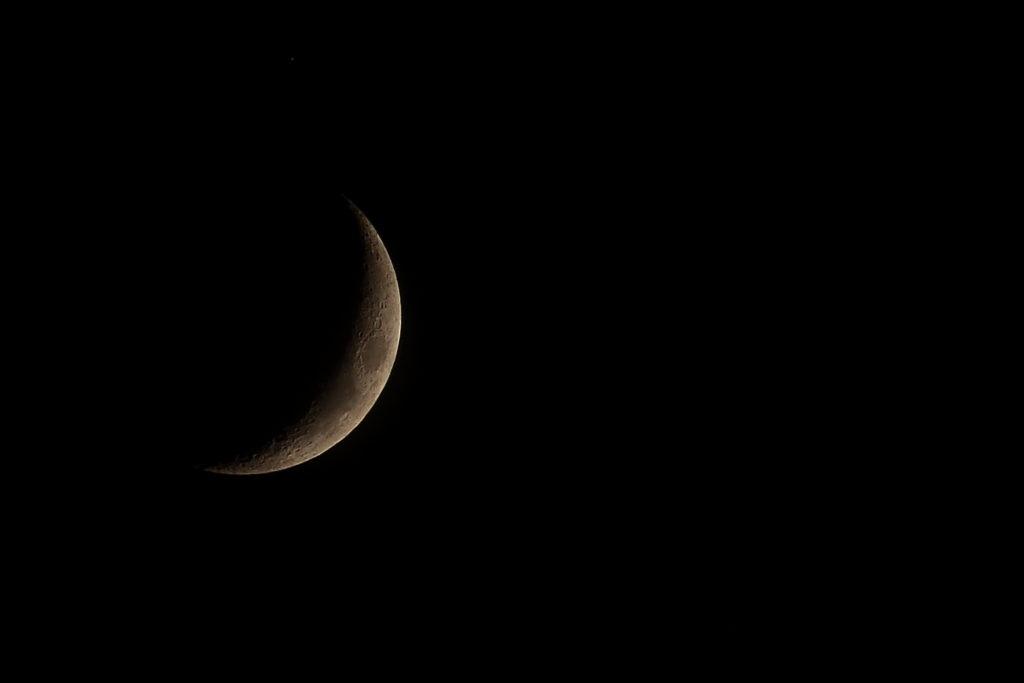 Revontulet, Pirjo Koski Oli melko kirkas ja herätti kyllä huomion. Savua en saanut enää pyydystettyä vaikka yritin. Satelliitteja painoi koko ajan ristiin rastiin-kuvista päätellen.