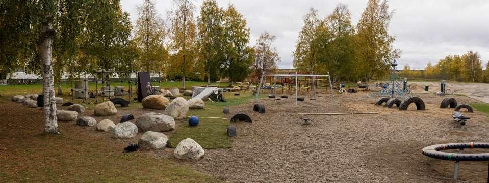 Tenetin koulu (ylä) Sotkamo Lisää