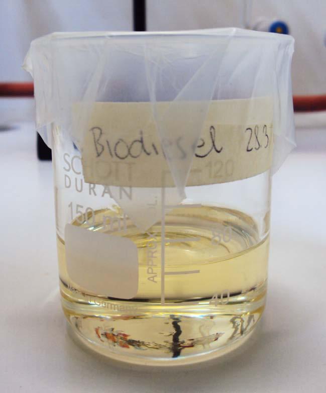 22 KUVA 7. Kalaöljyllä ja metanolilla valmistettua biodieseliä Laboratoriomittakaavassa valmistetun biodieselin laadun voi varmistaa useilla eri menetelmillä.