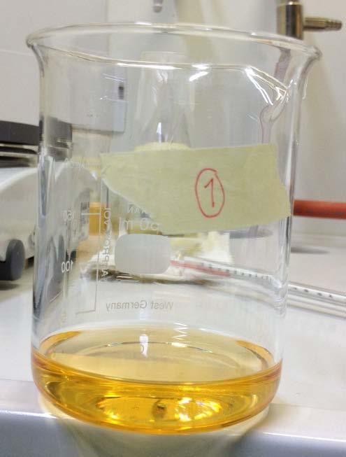 42 Pesujen jälkeen testin 1 biodiesel kuivattiin lämmittämällä sitä lämpölevyllä 30 o C lämpötilaan. Tässä lämpötilassa näyte kirkastui välittömästi, jolloin se näytti biodieseliltä.