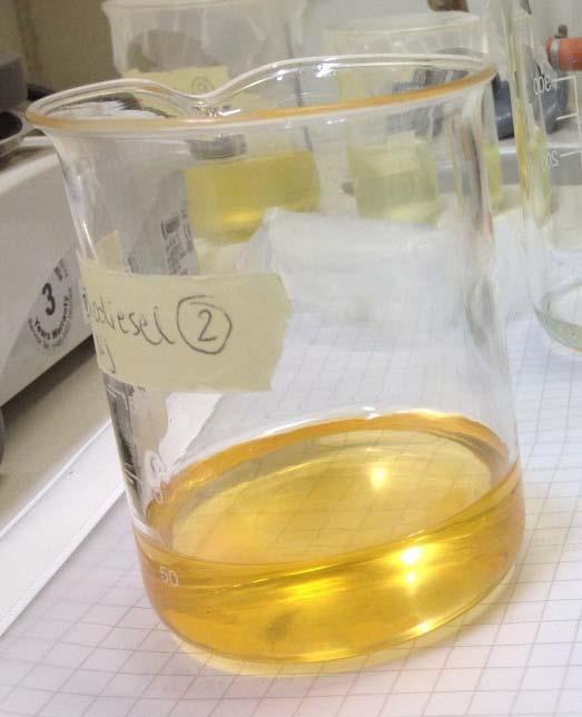 44 KUVA 21. Testin 2 biodiesel kuivauksen jälkeen Kuvan 19 perusteella näyttäisi siltä, että biodieselin valmistusprosessi olisi epäonnistunut.
