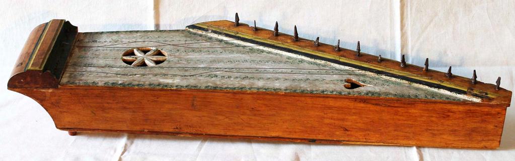 Historia Leveys: 190 mm Korkeus: 107 mm Kantele on saatu