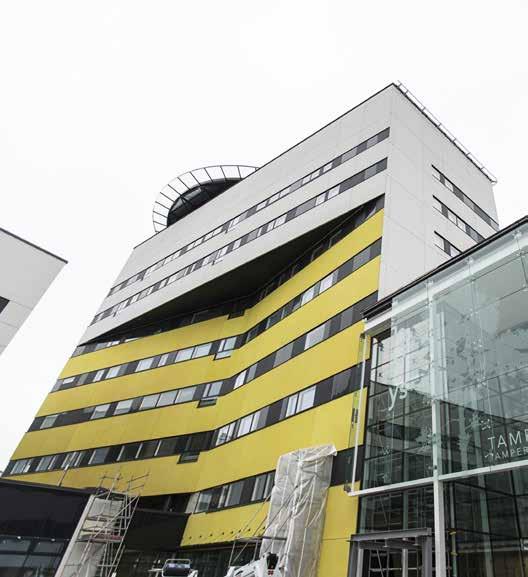 Uudstamsohjelma Uudstamshanke ääaulaan mennään vuonna 2020 D-rakennuksesta, keltasen senän okealta puolelta. Lasten ja nuorten saraalan kaarevat muodot pehmentävät saraalan yleslmettä.