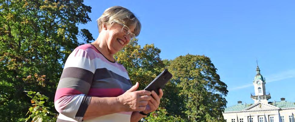 OMA PUNAINEN RISTI HELPOTTAA ARKEASI Oma on valmis osastojen käyttöön Maija Pokkinen Porin osaston aktiivi Terttu Ojala on innostuneena mukana ottamassa Omaa osaston käyttöön.