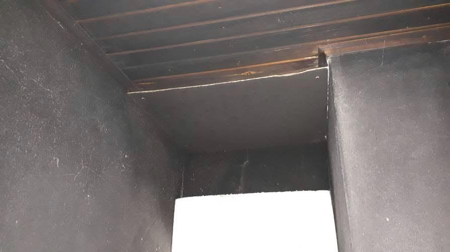 8/16 3.2 Palolevy saunatilan kiukaan yläpuolella Saunan kiukaan yläpuolella kellarikerroksessa on Luja-tyyppinen palolevy, joka sisältää asbestia.