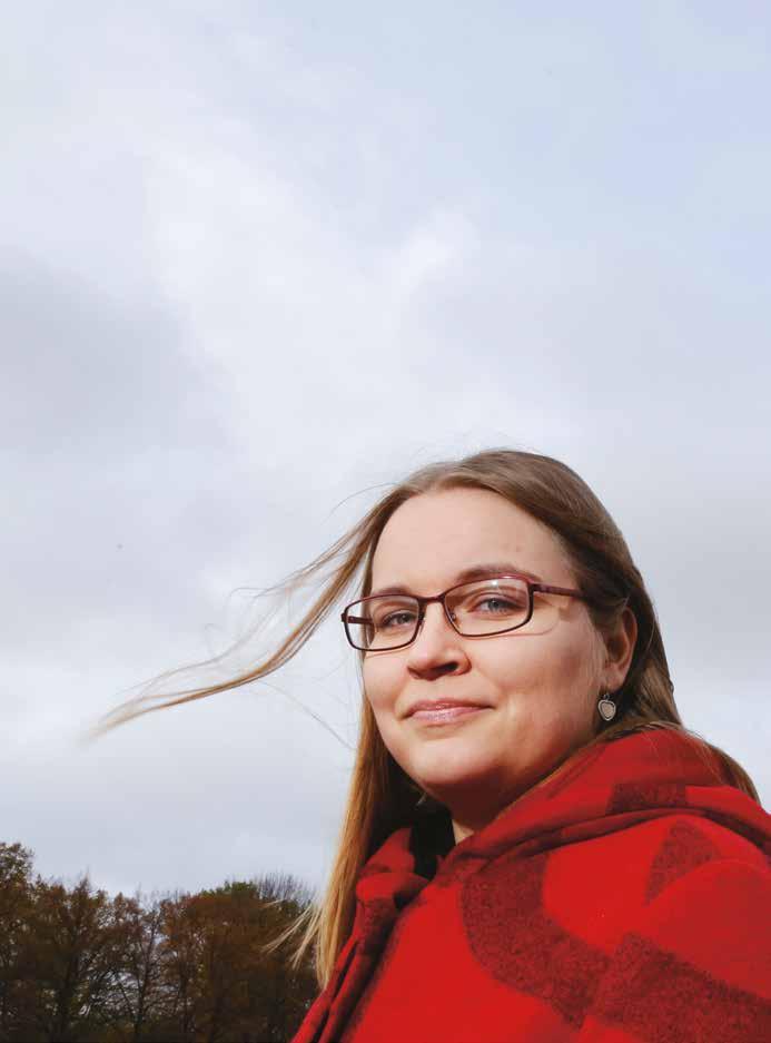 TERHI RAVASKA huomauttaa, että naisten aliedustus ylimmissä kokonaistuloissa voidaan johtaa takaisin