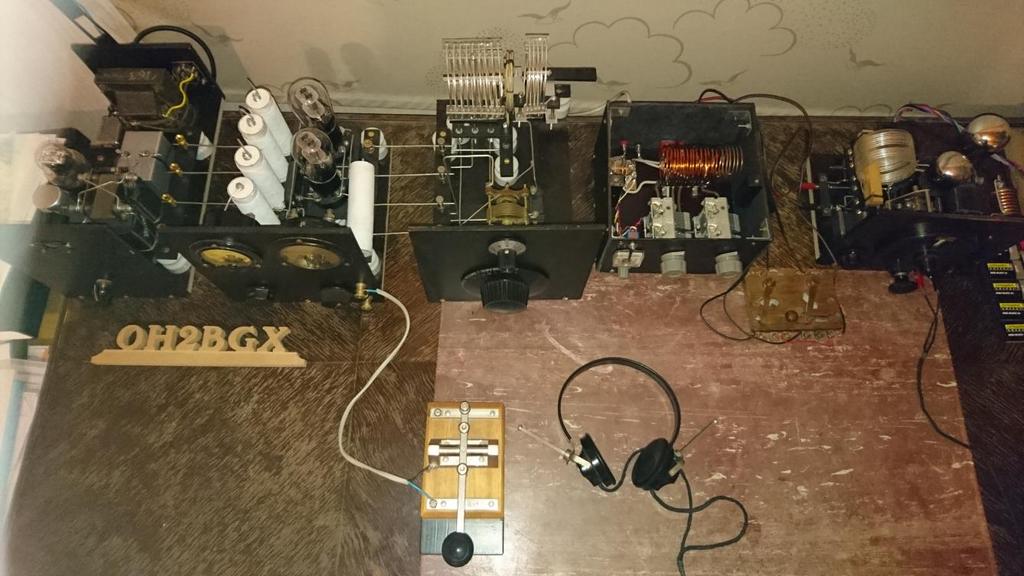 SM5DSB Under Traditionsradiodagen satt jag under 2 timmar vid SK0TM, sedan kom det så många stojiga ungar till muséet att det var svårt att koncentrera sig på radiosignaler.
