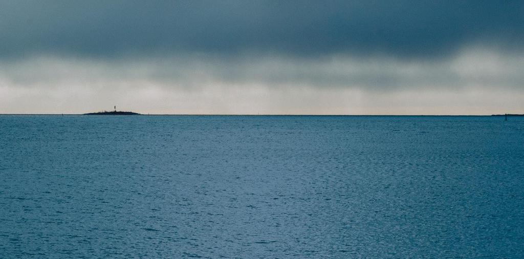 Vastuullinen Varma EETTINEN JA LÄPINÄKYVÄ LIIKETOIMINTA Kehitämme vastuullisia toimintatapoja mm. asiakastyössä ja toimitusketjussa.