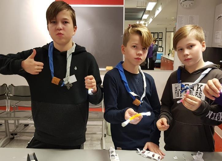 9 Joulukuussa 2018 Lähdimme bussilla kohti Kärsämäkeä lauantaiaamuna. Olimme perillä Kärsämäen koululla noin kymmenen aikoihin.