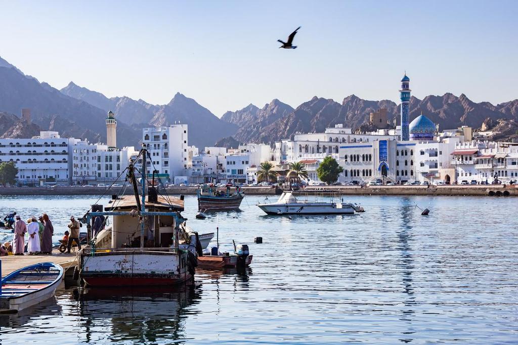 Satama Muscatissa. * Masqat, Oman Keskilämpötila helmikuussa: 22 C Aurinkotunteja päivässä: 9 Matkustusaika: n.